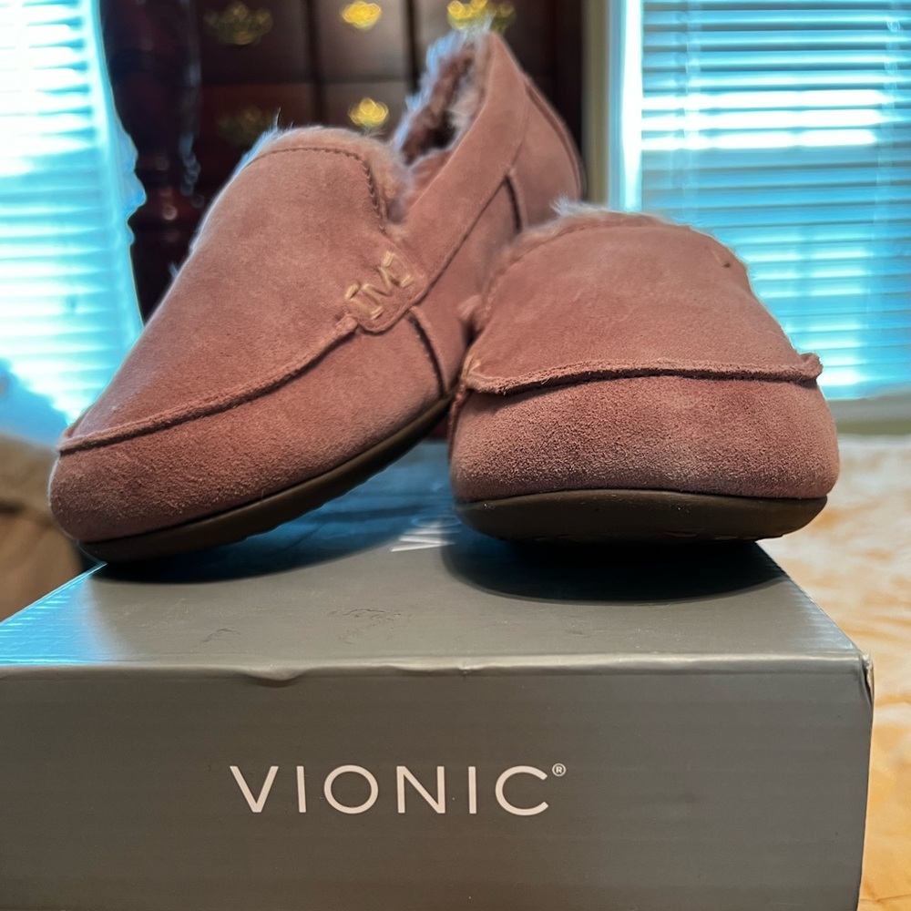 Vionic slippers